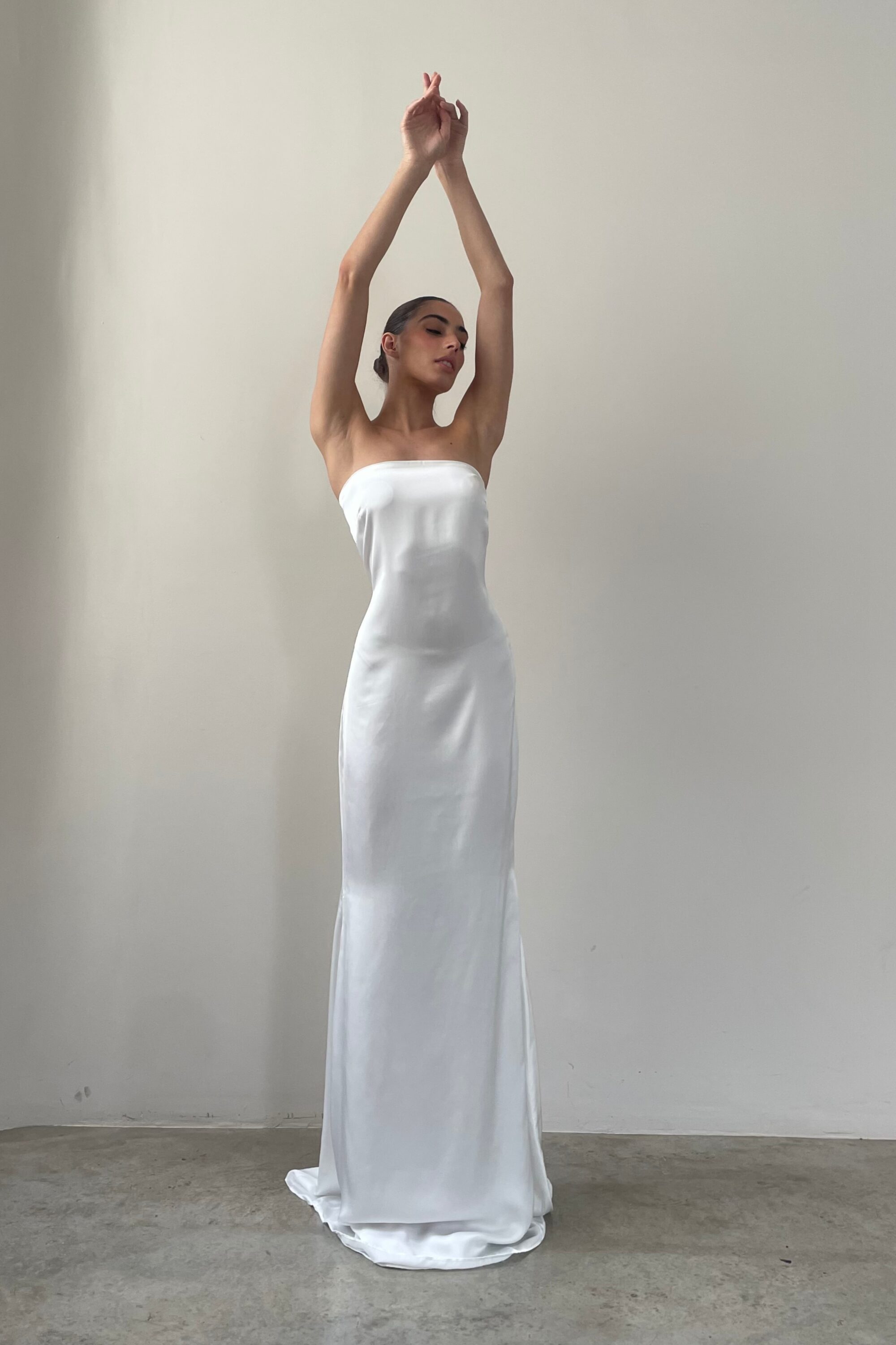Vestido Tomara que Caia Cetim Off White - SOL BRAND X THAISE JURIATTI - Image 5