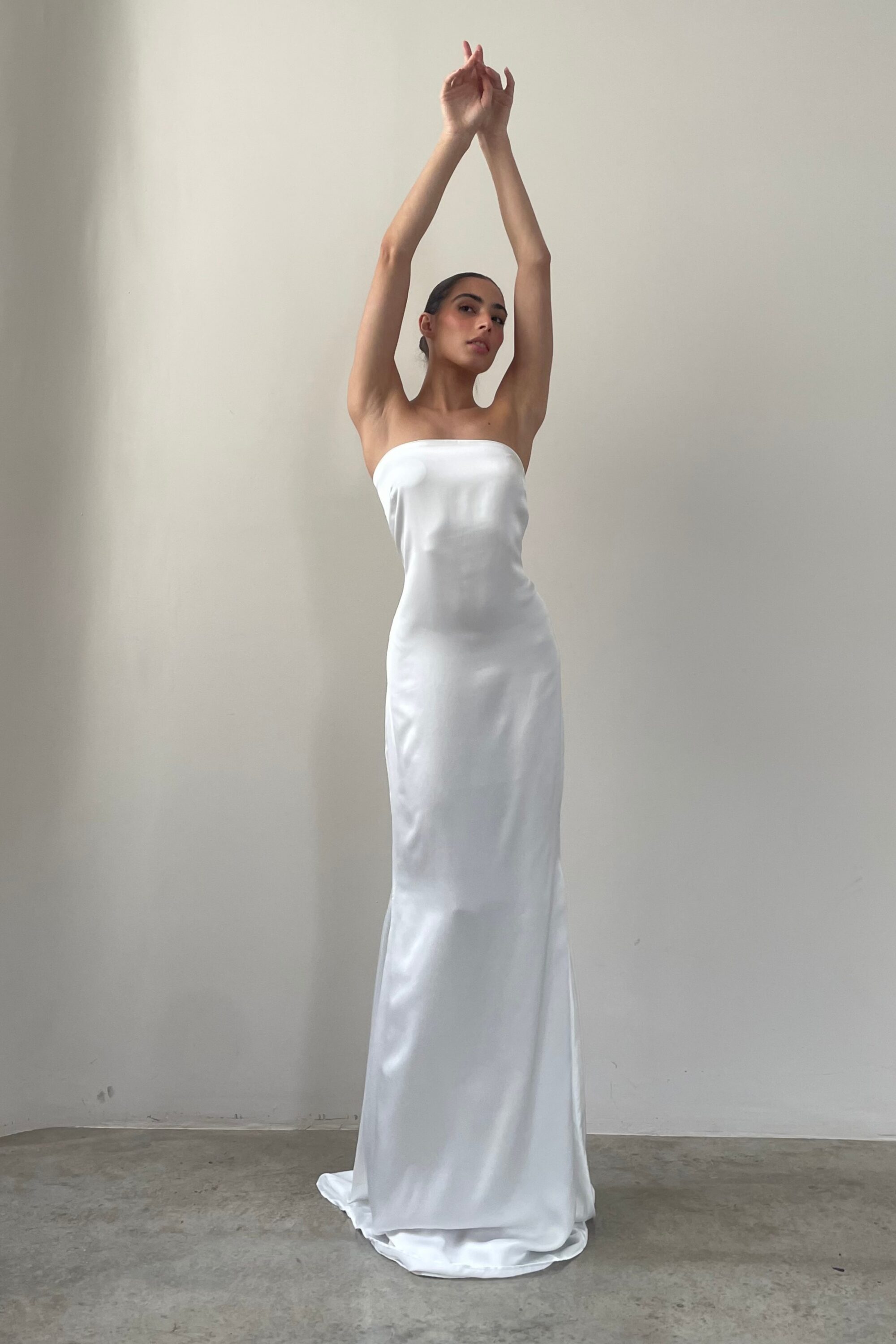 Vestido Tomara que Caia Cetim Off White - SOL BRAND X THAISE JURIATTI - Image 6