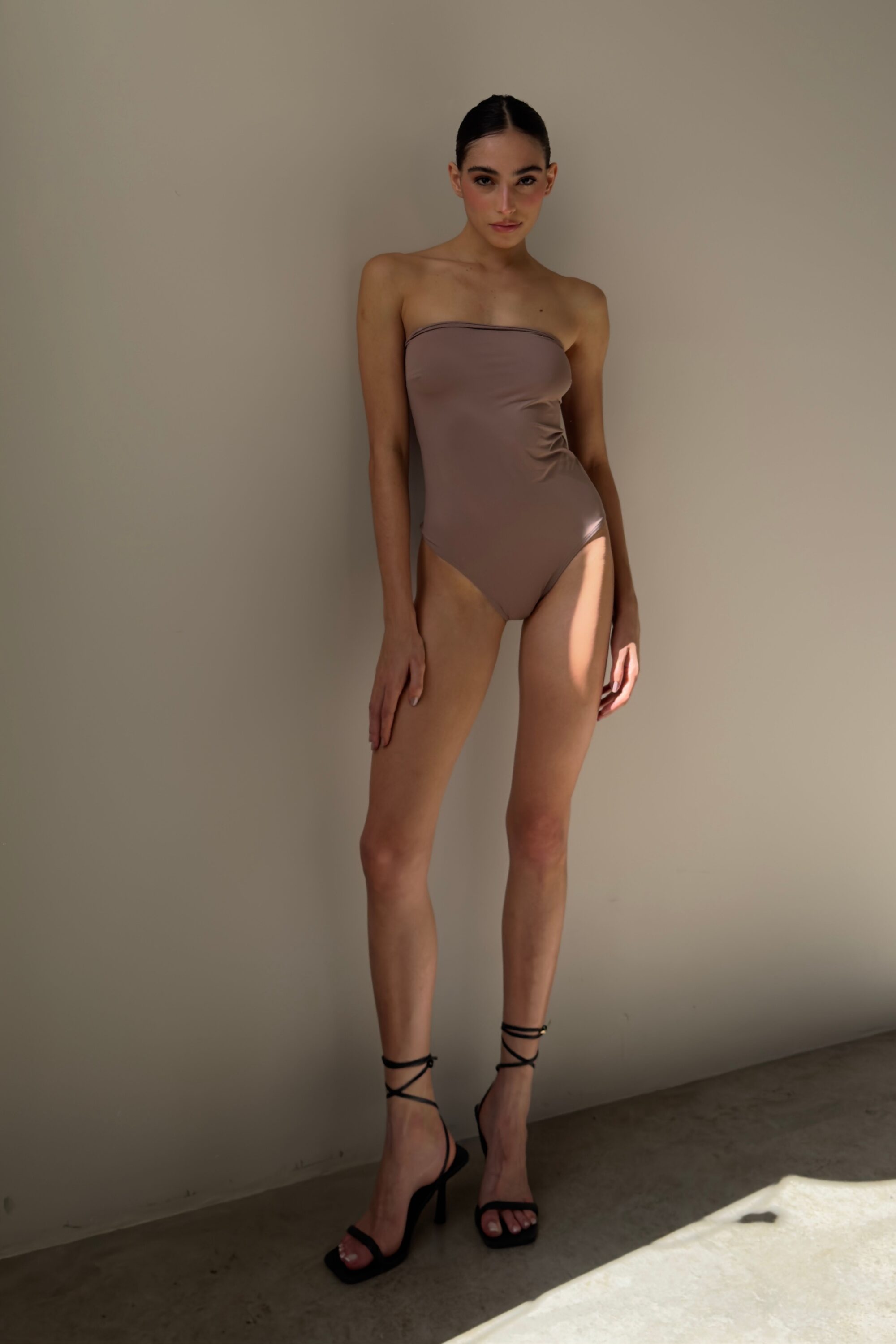 Maiô Under Nude - Image 5