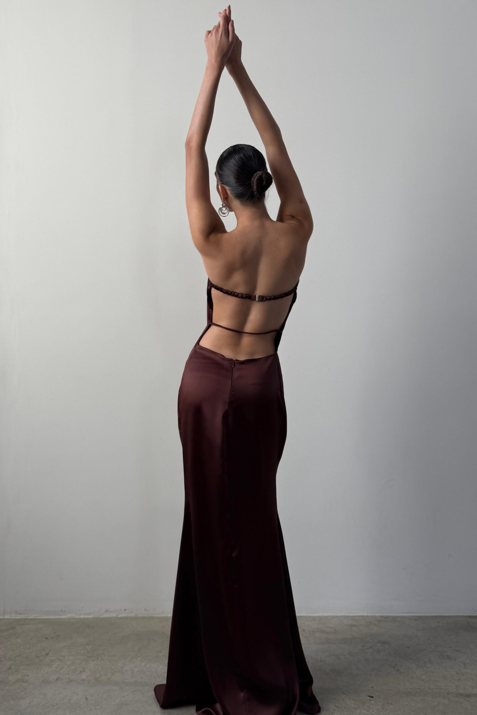 Vestido Tomara que Caia Cetim Café - SOL BRAND X THAISE JURIATTI - Image 6
